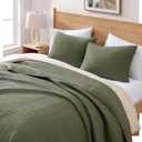 WRENSONGE Oversize Queen Quilt-3 Pieces Lightweight Bedspreads Olive Green Oversize Queen Size Quilt Bedding Set for All Seasons, Soft Summer Coverlet with 2 Pillow Shams Suitable for Bed & Couch, Oversized Queen
