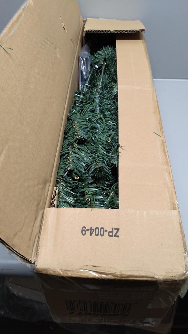 7.5 FT Pre-lit 600 Light Artificial Christmas Tree Xmas Auto-Spread Quick Set-up