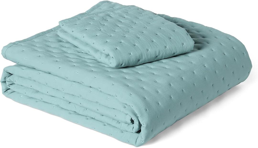 Amazon Basics Brushed Microfiber Quilt Set, Extra Soft with Natural Texture, 2-Piece, Twin/Twin XL, Blue