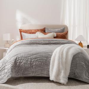 EverGrace Luxury Velvet Quilt King Size, Ultra Soft Wave Crushed Velvet Bedding Set, Lightweight Quilted Comforter Set for All Season, Oversized Bedspread Coverlet with 2 Shams, Silver Gray