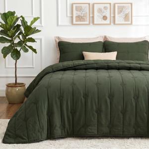 Bedsure King Size Quilt - Prewashed Extra Soft Cotton-Like Polyester Bedspreads King Size, Lightweight Comforter, Includes 1 Quilt 106x96 Inches with 2 Shams, Machine Washable, Dark Green