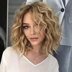 RENERSHOW Layered Short Ombre Blonde Wavy Bob Wigs for Women Mid-length Blonde Curly Wig Synthetic Natural Looking Daily Party Wig