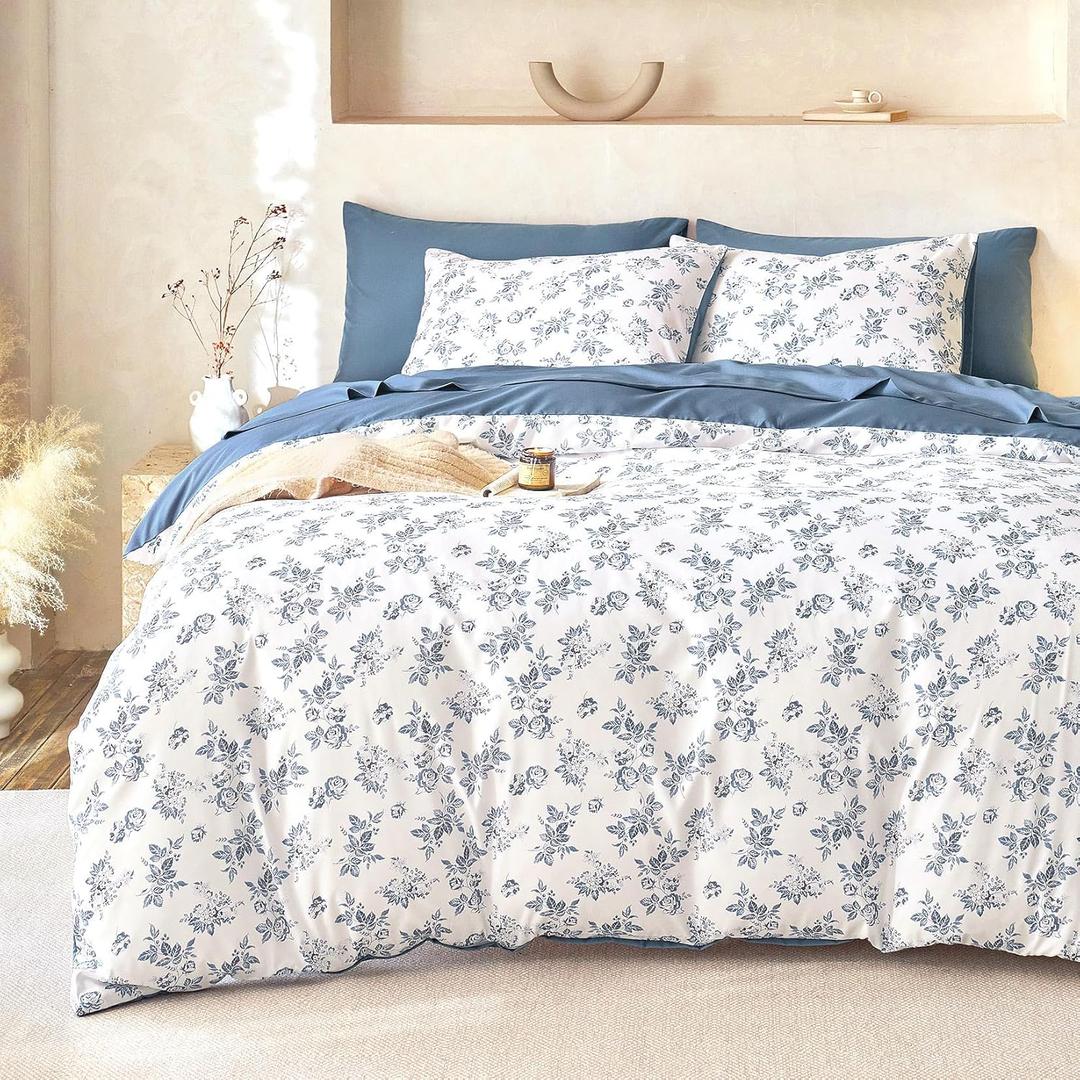 Wake In Cloud - Cottagecore Comforter Set, Floral Vintage Flower Shabby Chic Coquette Aesthetic for Women Teen Girls, Soft Lightweight Dorm Bedding, 3 Pieces, Dark Blue, Queen Size