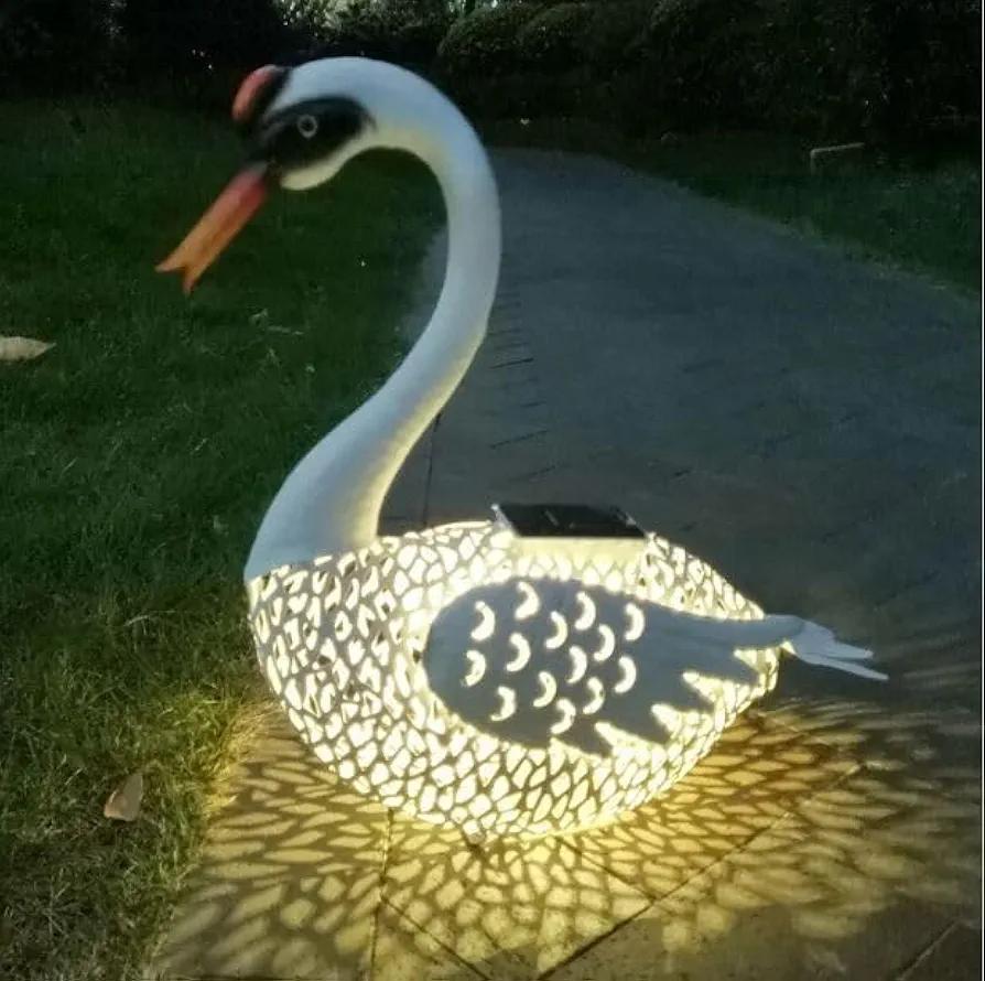 HIIGH Outdoor Garden Solar Lights, Decorative Swan Sculptures Pathway Stake Metal LED Lamp, Waterproof Yard Art Ornaments for Patio Walkway Pathway Lawn Decor,15.5inch
 (14 * 5.5 * 15.5inch)