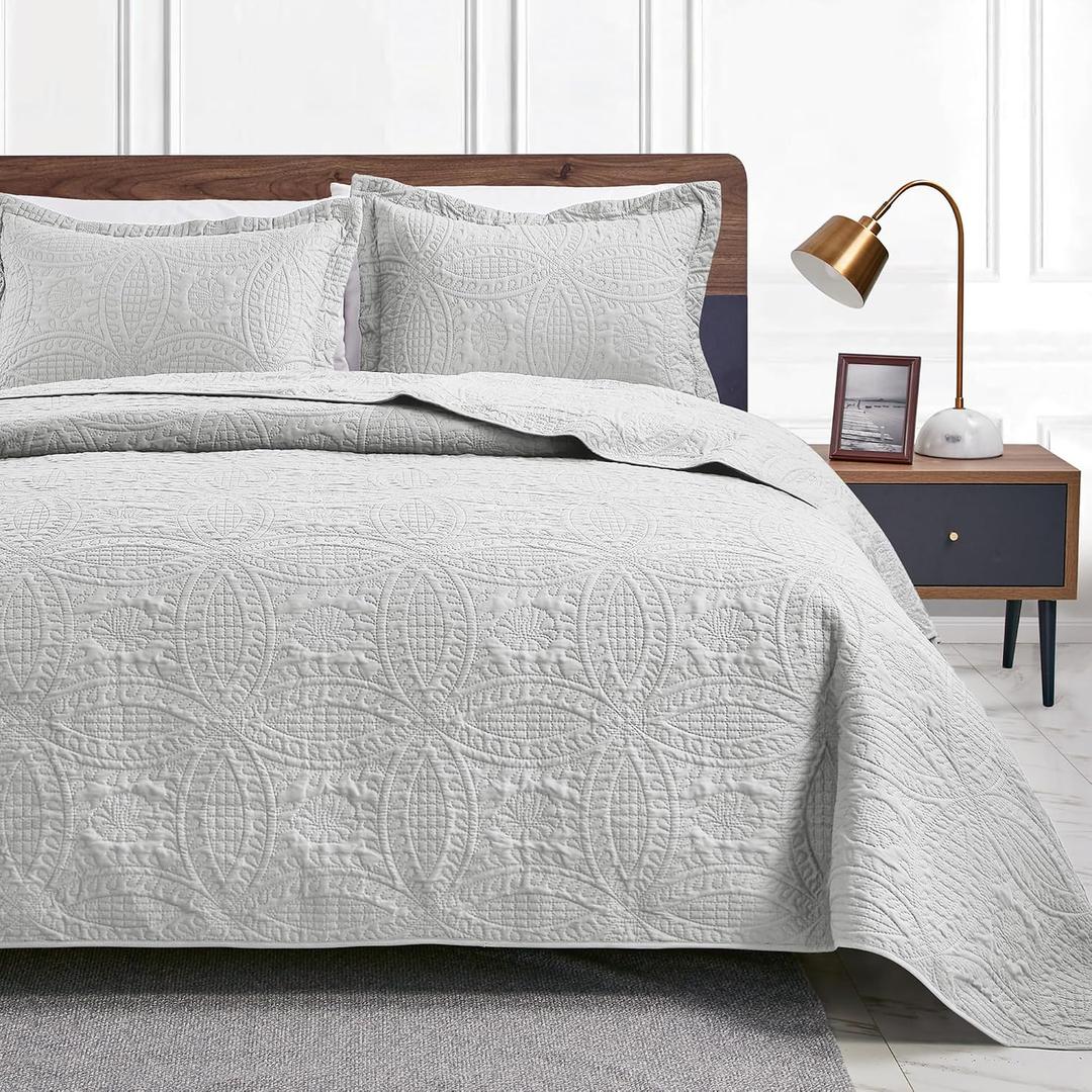 Love's cabin Quilts for Queen Bed Light Grey Bedspreads Bedding Set - Summer Lightweight Bedspread Comforter - Coin Pattern Bedding Coverlet for All Season - 3 Pieces (1 Quilt, 2 Pillow Shams), Full/Queen