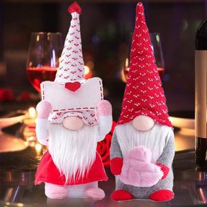 Vintend 2Pcs Valentines Day Gnomes Decorations, Handmade Valentine Gnome Decor Mr & Mrs Swedish Tomte Stuffed Gnomes Plush Doll Knomes Ornaments for Girlfriend Wife Women Girl Home Table Shelf Gift (Small)
