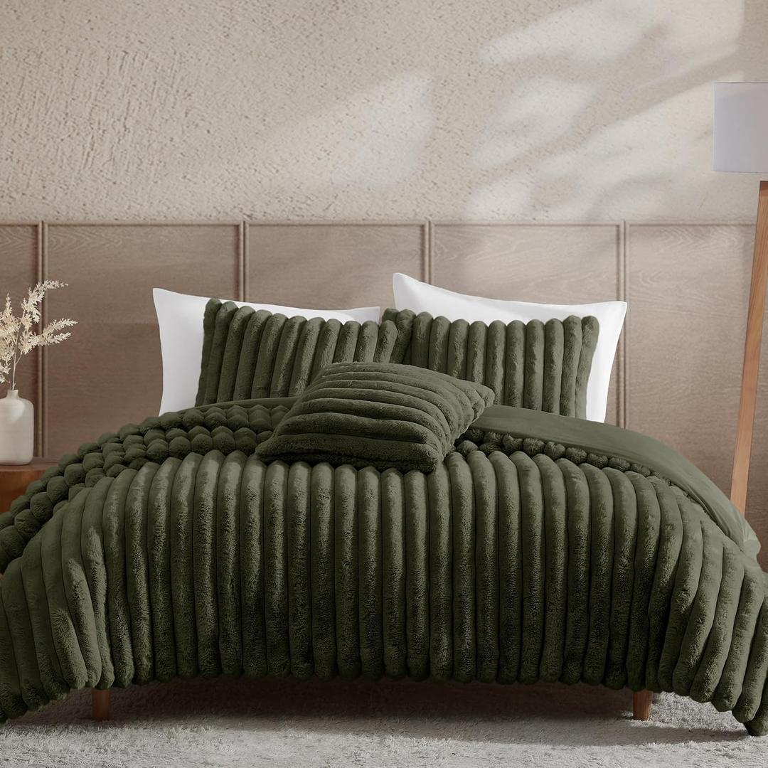 Riverbrook Home Everett Faux Fur Comforter Bedding Set, King, Textured Decorative Deocor, Green, 4 Pieces