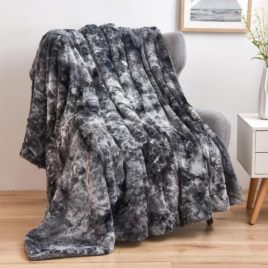 NEWCOSPLAY Super Soft Faux Fur Throw Blanket for Couch Grey Sherpa Fuzzy Plush Warm Blanket for Sofa Bed (Grey, Throw(40"x50"))