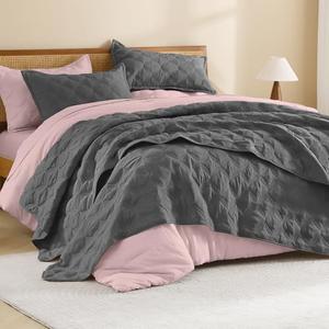 Litanika Oversized King Bedspreads 128x120 Quilt Set - 3 Piece Grey Lightweight Comforter Coverlets Bedding Cover Bed Decor All Season(Super King Plus - 1 Quilt, 2 Pillowcases)