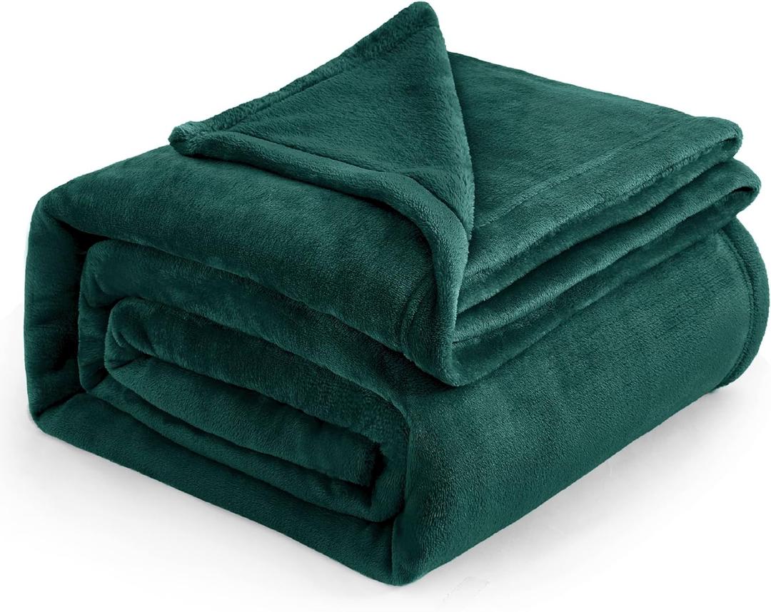 Bedsure GentleSoft Fleece Blankets King Size Emerald Green - Bed Blanket Soft Lightweight Plush Cozy Fuzzy Luxury Microfiber, 108x90 inches