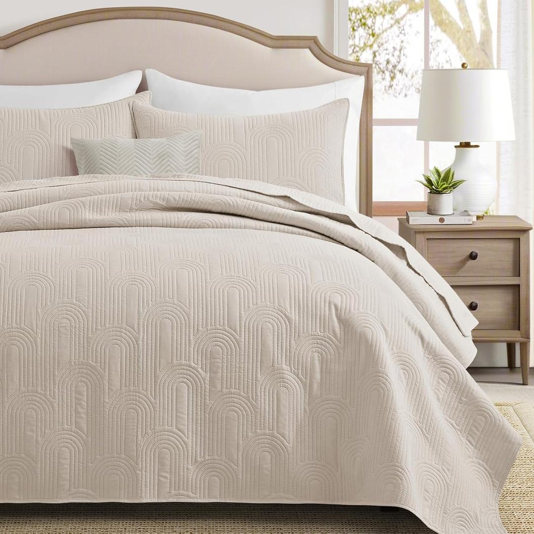 Lavsiry Quilt King Size with Pillow Shams, Summer Lightweight Arch Pattern Bedspreads, Soft Microfiber Coverlet Thin Comforter Bedding Set for All Seasons - Light Beige, 106"x96" (King(106"x96"))
