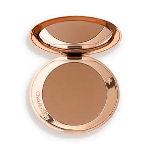 Charlotte Tilbury Airbrush Matte Bronzer - Smoothing & Blurring Powder Bronzer with an Airbrush Finish - Refillable Makeup Infused with Silky Mica & Hyaluronic Acid - 2 Medium