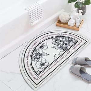Bathroom Doormat Retro Black and White Floral Bathroom Rugs Half Circle Bath Mat Cute Bath Rug Small Carpet Home Decor Non-Slip Semi Round Shower Rug Washable Indoor Floor Door Mat 16 * 24in