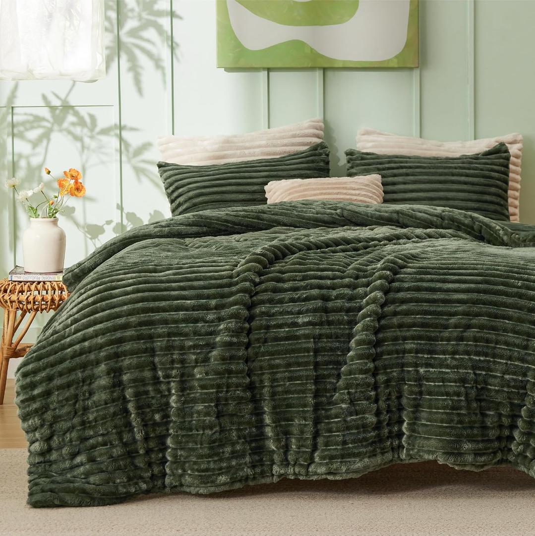 Bedsure King Comforter - GentleSoft 3 Pieces Double-Side Fleece Fluffy Olive Green Comforter Set, Cozy Striped Room Decor Aesthetic, Luxury King Size Bedding with 2 Pillowcases, 104x90 Inches