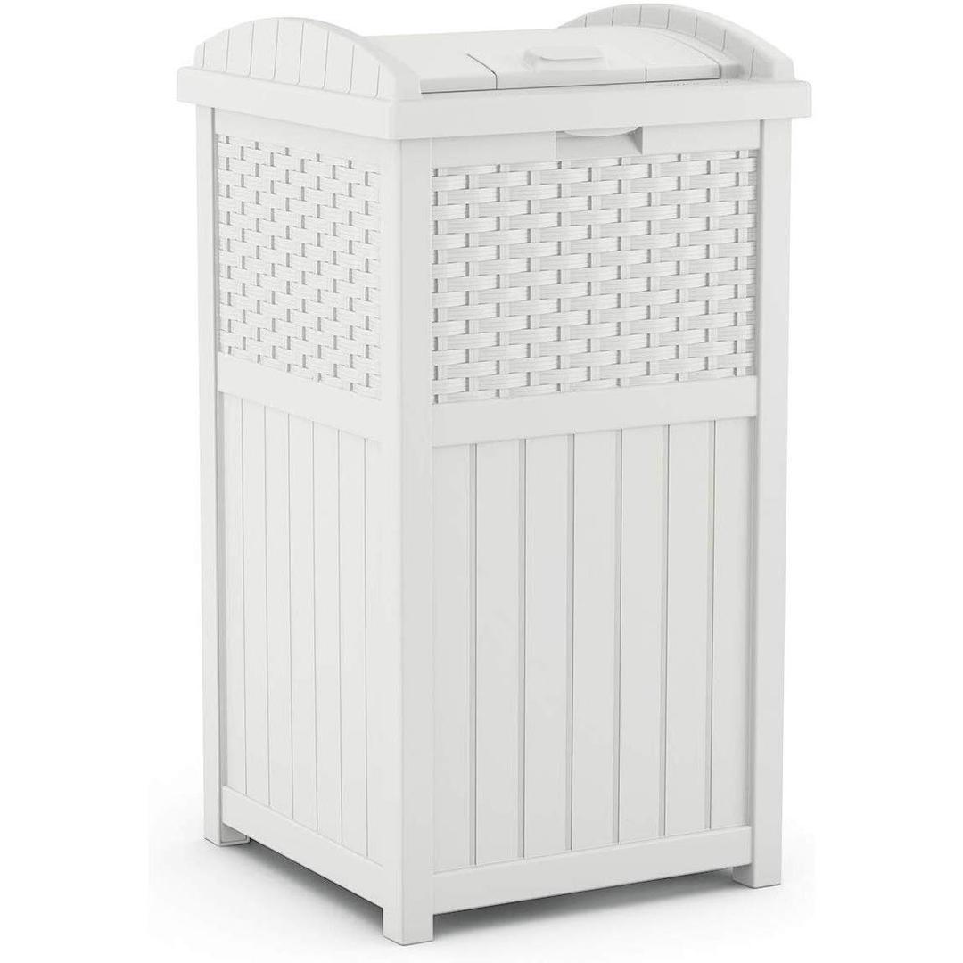Suncast Hideaway Outdoor Trash Can with Lid - 30 Gallon Trash Can, White, Decorative Wicker-Style Garbage Bin, Weather-Resistant Resin, Fits 30-33 Gallon Bags, Ideal for Patio & Yard, Made in USA