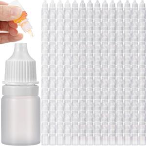 Umigy 200 Pcs Dropper Bottles Empty Eye Dropper Bottle Small Liquid Plastic Container Portable Squeezable Eye Liquid Dropper with Caps and Plug for Oil, Eye Liquid Storage (5 ml) (Clear)