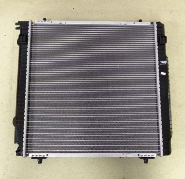 1Pcs OEM A4615000102 Coolant Radiator