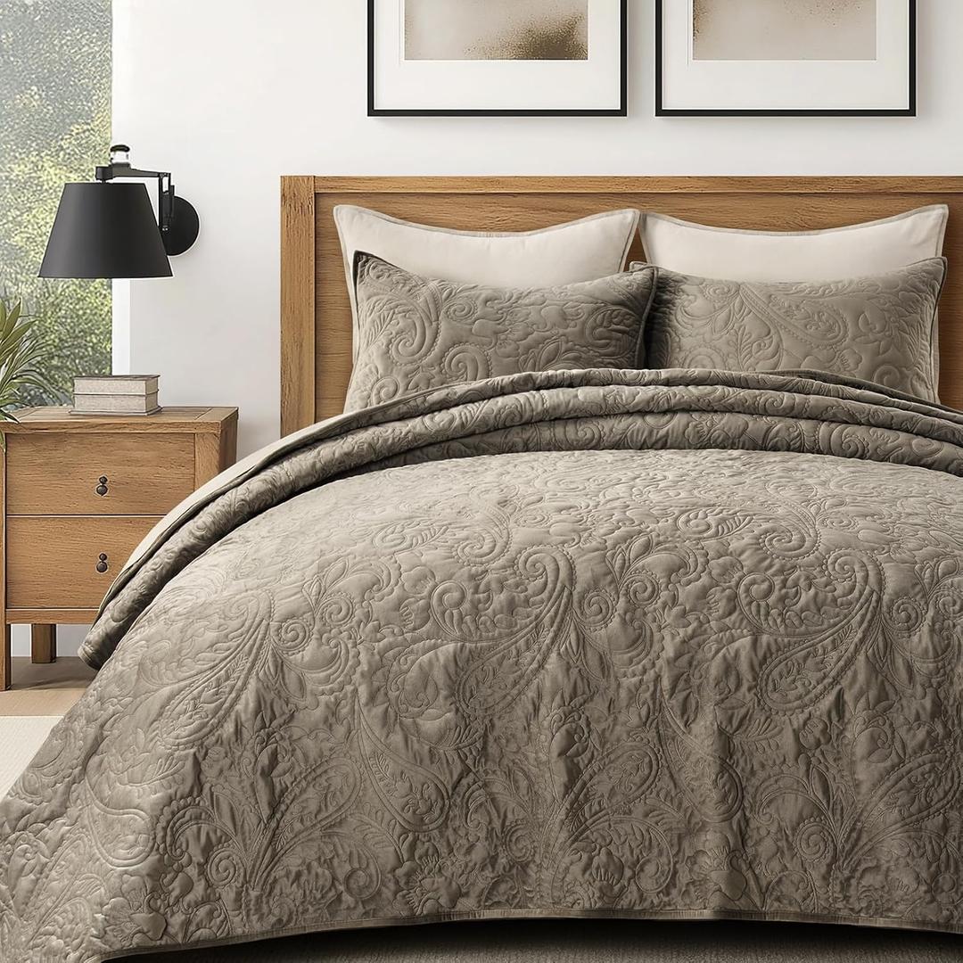 EverGrace Luxury Pearl Velvet Quilt Set Queen Size 3 Pieces, Soft Paisley-Stitch Velvet Comforter Set with Pillow Shams, Lightweight Bedspread Coverlet Bedding Set, Stone Taupe (Full/Queen (90" X 92"))