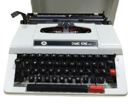 Vintage Chang Kong 310 Manual Typewriter - Retro Metal Keyboard