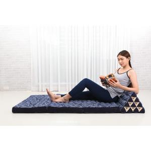 Leewadee 3-Fold Mat XXL with Triangle Cushion – Firm TV Pillow, Foldable Mattress with Cushion Made of Kapok, 67 x 31 inches, Brown Red