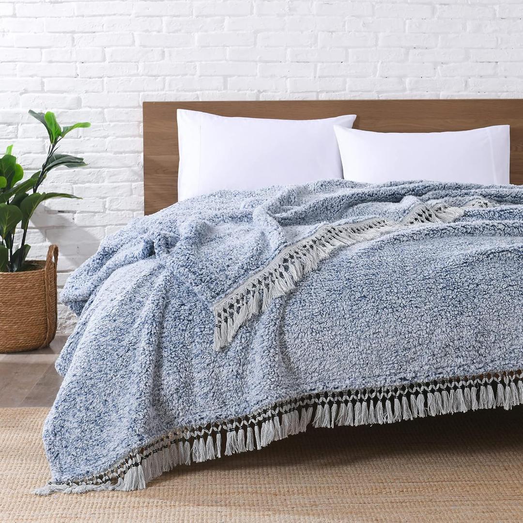 Ultra Soft Fleece Sherpa Blanket King Size,Lightweight Cozy Boho Bed Blanket with Decorative Tassel, Pattern Reversible, 2 Tones Ombre Blue,104x90
