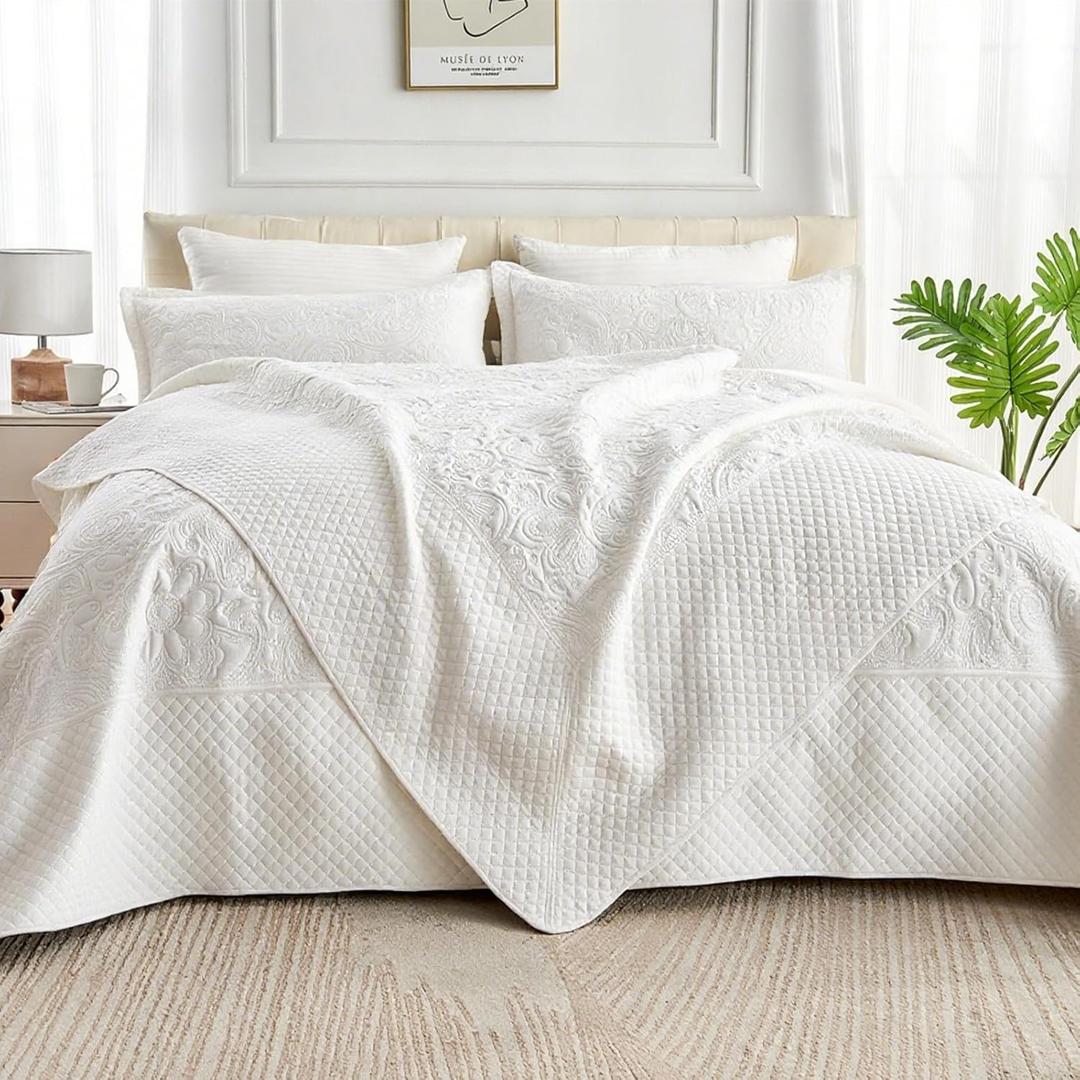 Oversized King Quilts 132x120, California King Bedspreads with 2 Pillow Shams, Ultrasonic Quilting Floral Pattern Soft Microfiber Lightweight Extra Large King Bedspread, White