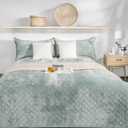 Luxury Velvet Queen Quilt Set, Ultra Soft Lightweight Velvet Comforter Set, Oversized Bedspread Coverlet with 2 Shams Diamond Pattern, for All Season (Aqua Green)