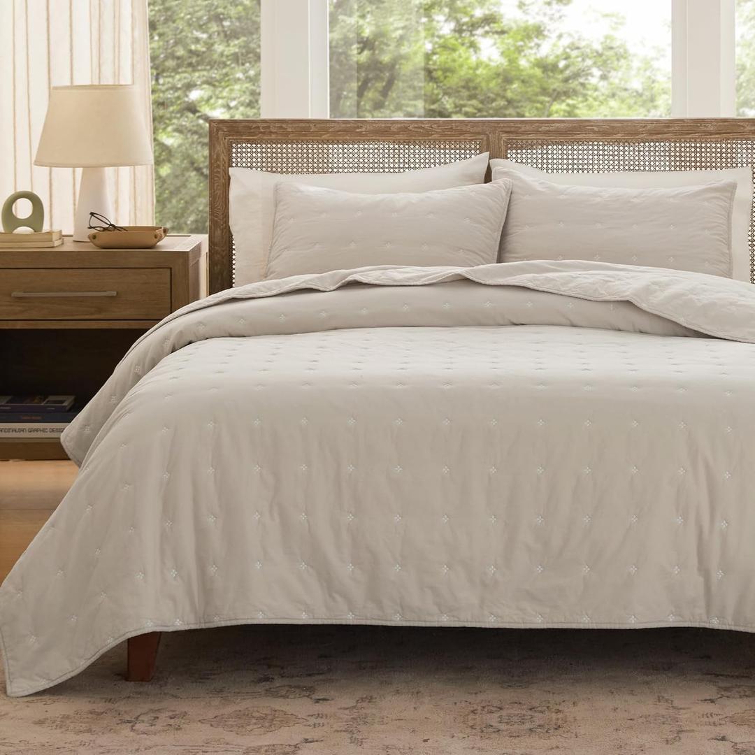 Bedsure 100% Cotton Quilt Set - King Size Bedspread, Lightweight Soft Bed Coverlet, PureWoven, 3-Piece Cozy Stitching Comforter with 2 Pillow Shams in Embroidery Clover Pattern, 106x96 in, Linen Beige