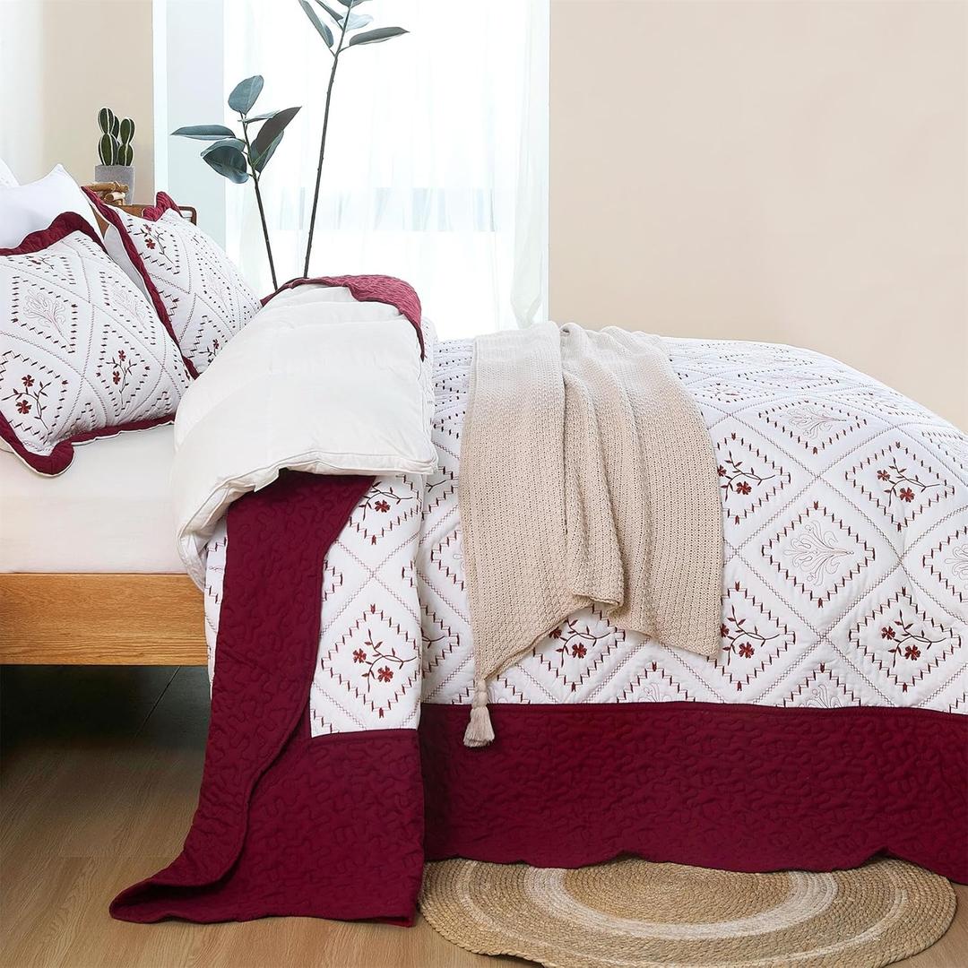 Cmfshape Oversize King Quilt Set Christmas Red-120x120 California King Bedspread with 2 Pillow Shams-Exquisite Embroidery Bedding Comforter for All Season-Lightweight Coverlet Drop to The Floor