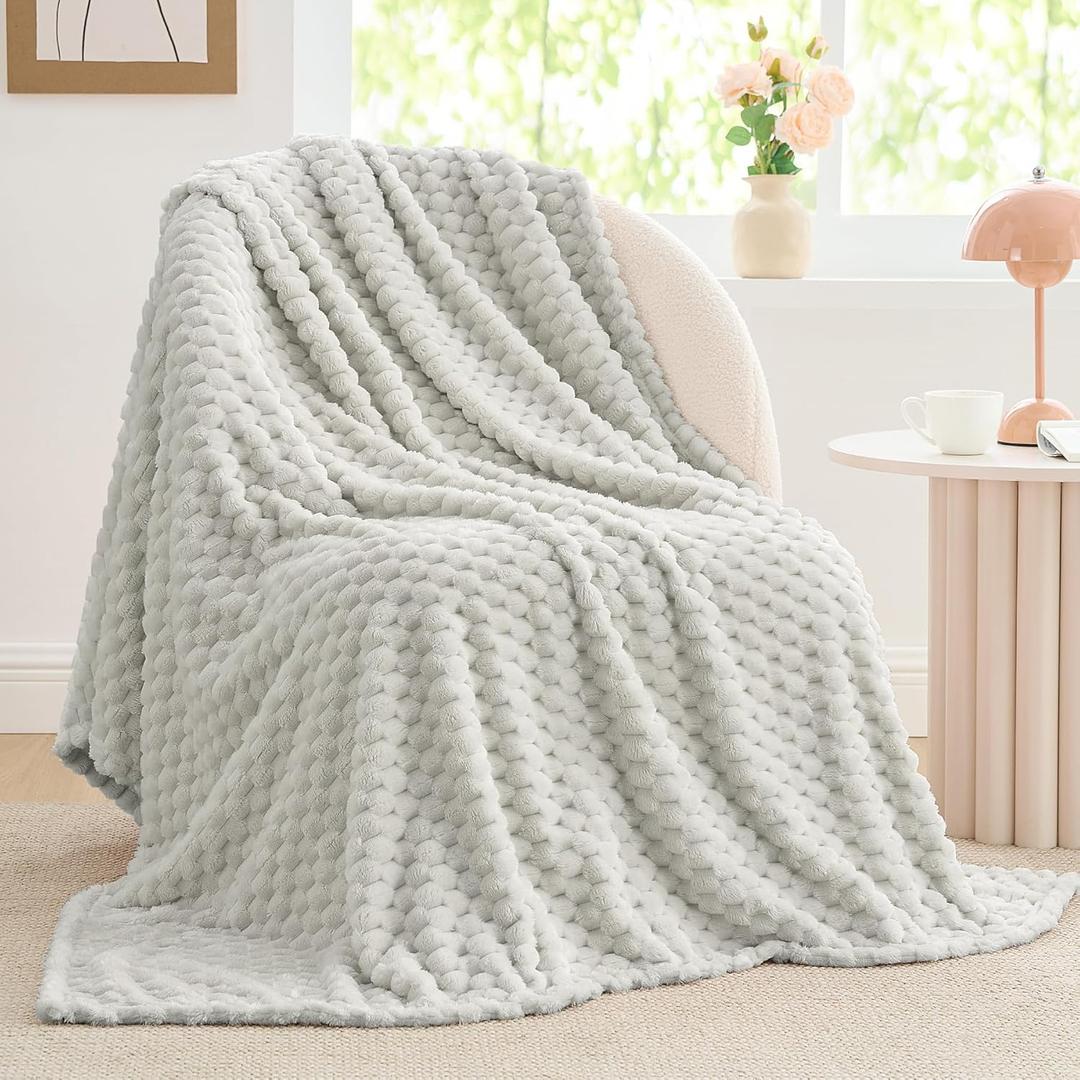 BEDELITE Fleece Blanket - 3D Jacquard Decorative Light Grey Throw Blankets for Couch & Bed, Soft and Cozy Warm Plush Fluffy Blanket All Seasons Suitable, 50x60Inches
