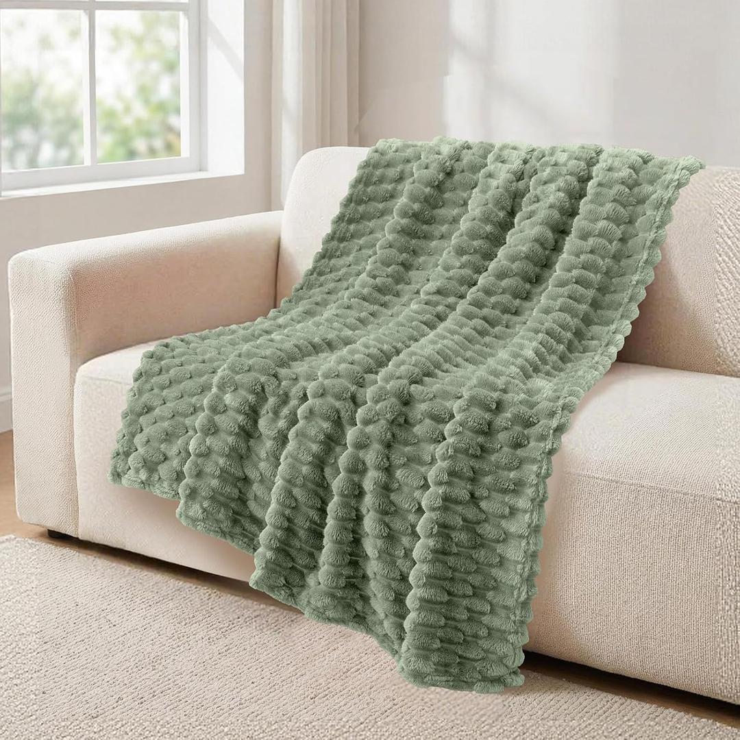 Vessia Flannel Fleece Throw Blanket, 3D Jacquard Sage Green Fuzzy and Warm Blanket for Couch, Sofa, Bed, 300GSM Super Soft Touch Cozy Home Decor for All Seasons (50x70 inches)