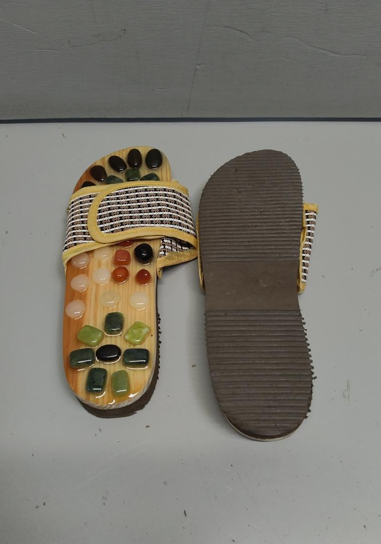 Comfecto Acupressure Massage Slippers with Earth Stone, Wellness Gifts Therapeutic Wooden Acupuncture Sandals for Plantar Fasciitis Shiatsu, 7