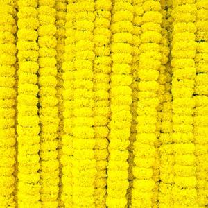 Tigeen 60 Pcs Marigold Garland for Decoration 4 Feet Artificial Marigold Flowers Mantle Decoration Indian Marigold Flowers Faux Garlands for Wedding Party House Warming Decor (Yellow)