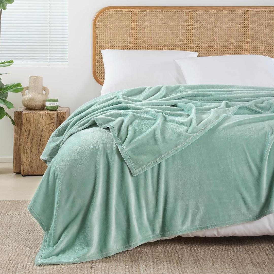 Queen Size Fleece Blanket for Bed, Sage Green Soft Warm Fuzzy Cozy Throw Blankets for Women Men Gift, Plush Microfiber Flannel Blanket Suitable for All Seasons, 90x90 Inches