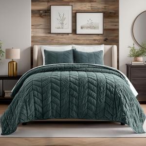 EVERGRACE 3 Pieces Luxurious Queen Velvet Quilts, Ultra Soft Lightweight Velvet Comforter Set, Matelasse Oversized Bedspread Coverlet for All Season with 2 Shams, Forest Green, 92"x96"