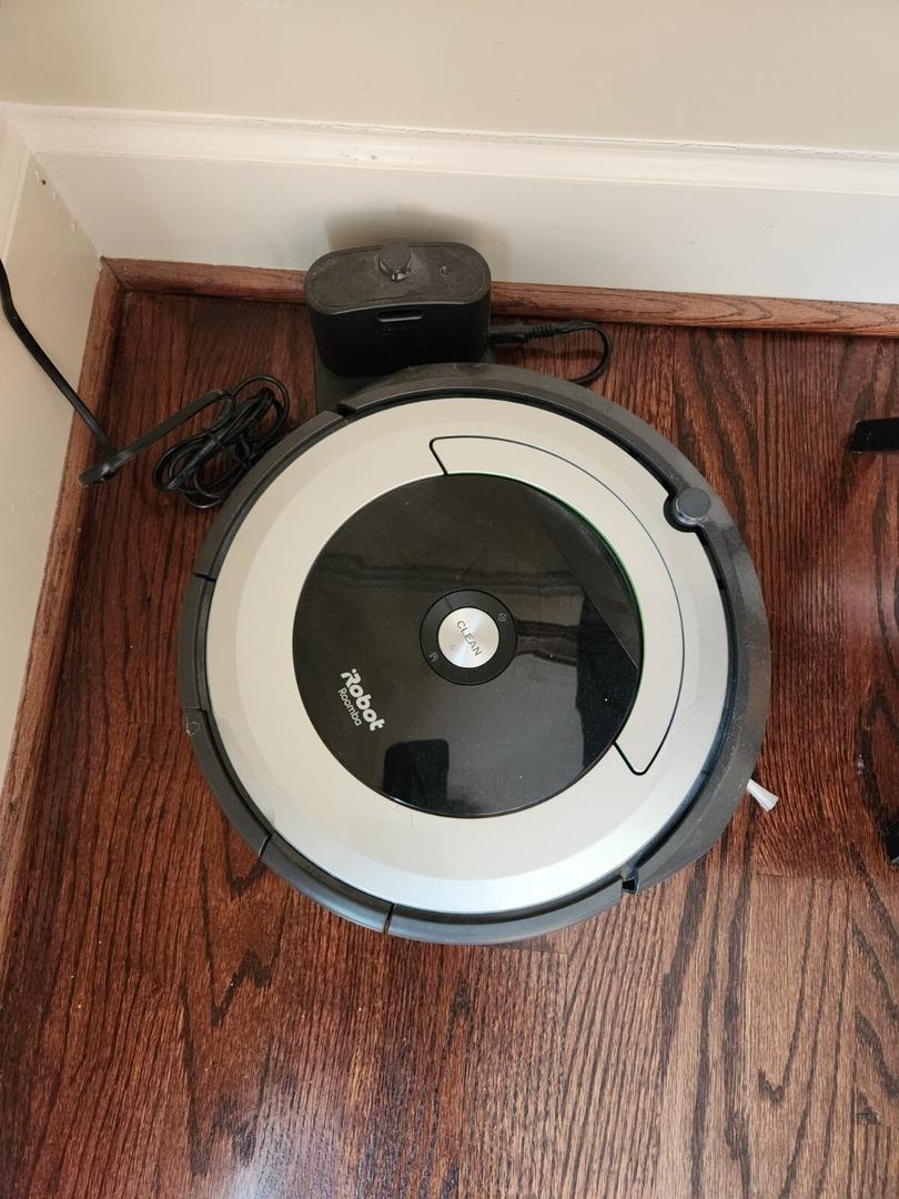 iRobot Roomba Vac Robot Vacuum (Q0120) - Easy to use, Power-Lifting Suction, Multi-Surface Cleaning, Smart Navigation Cleans in Neat Rows, Self-Charging, Alexa