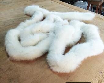 Decorative warm white scarf 