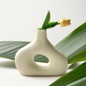 White Ceramic Vases in Nordic Style, Deco Vase for Pampas Grass as Boho Deco, Contemporary Flower Vase with Minimalistic Design for Fresh Flowers(Onecircle)