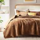 LEAONME Luxury Velvet Quilt Set King Size 98''x106'', Ultra-Soft Striped Channel Comforter with Exquisite Rice Stitch Detailing, Lightweight All-Season Bedspread Coverlet w/ 2 Shams, Caramel/Brown