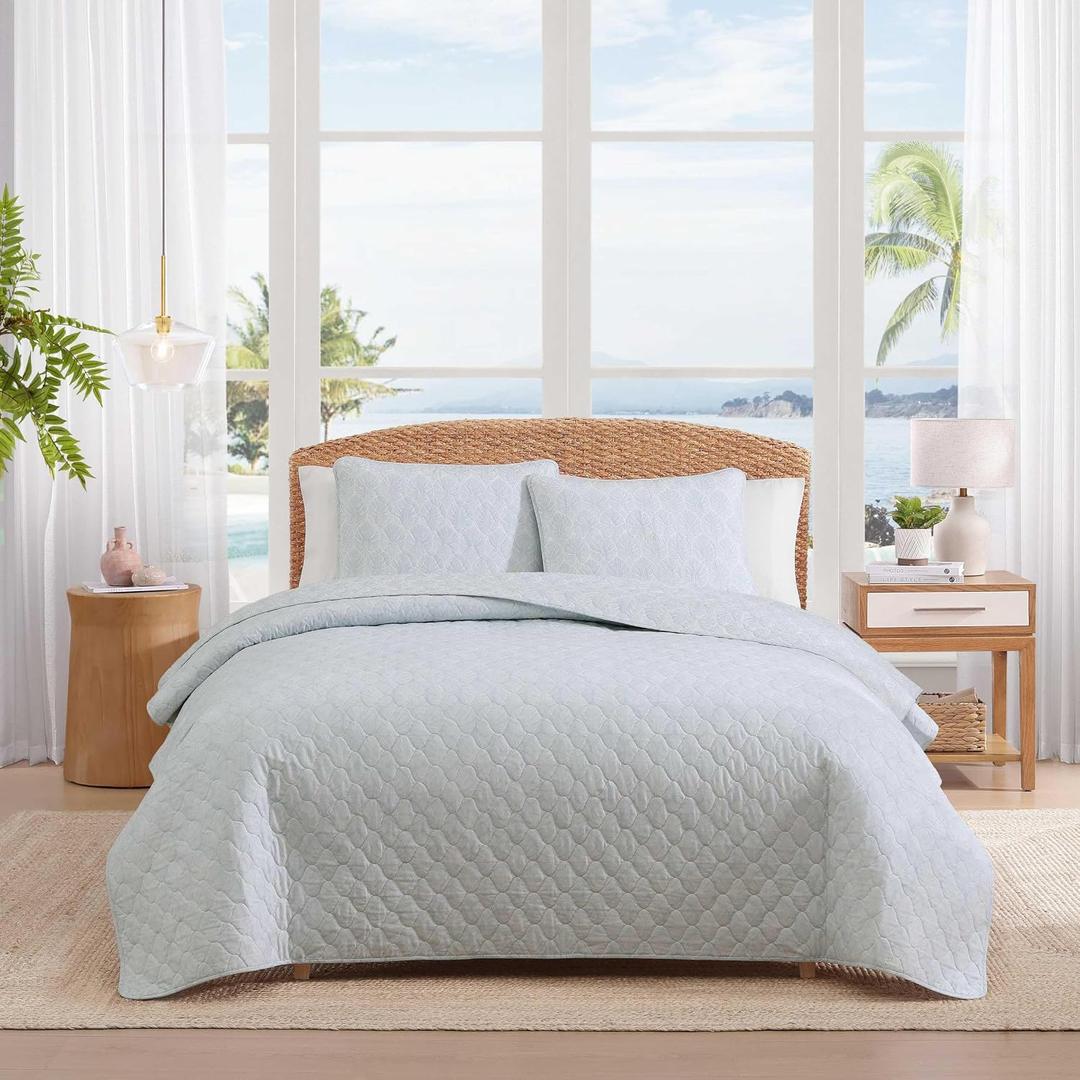 Tommy Bahama - Queen Quilt Set, 100% Soft Cotton Bed Set with a Breathable Feel, 3 Piece Coastal Bedding with Matching Pillowcases (Line Palms Blue)