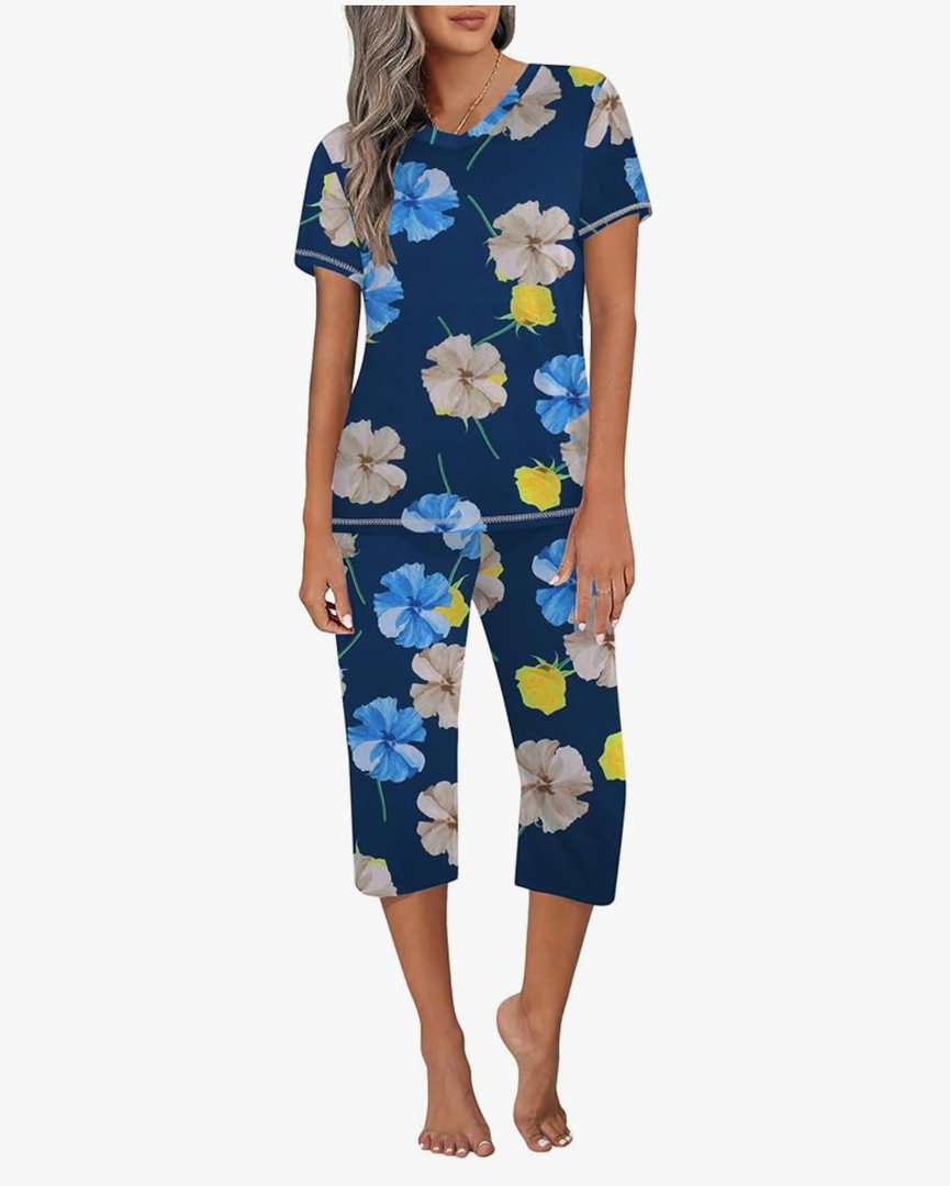 Ekouaer Women's Sleepwear Capri Pajama Sets Short Sleeve Two-Piece Pjs V Neck Tops & Capri Pants with Pockets Size L