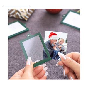 UNIQOOO 8 Pcs Christmas Acrylic Green Photo Frame Ornaments for Display Picture, 2 x 3 inch Festive Hanging Decoration, Double-Sided Picture Frames for Holiday, Home, Party, Xmas Tree Decorations