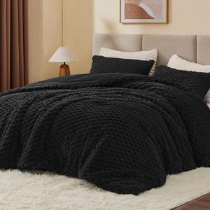 BEDELITE Fluffy Queen Comforter Set - Black Fleece Soft Comforter for Queen Size Bed, Luxury Warm Bedding Set for Winter, Fuzzy Bed Set 3 Pieces (1 Comforter, 2 Pillowcases) (Queen(88"x88"))