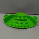 Cheer Collection Silicone Clip on Pot Strainer, Heat-resistant Snap-On Strainer for Pasta, Noodles, Rice, Meats and Vegetables, Green