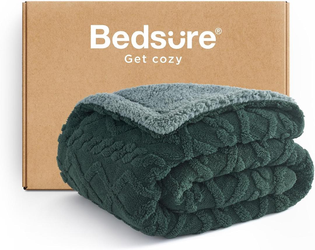 Bedsure Gentlesoft Sherpa Fleece Throw Blanket for Couch - Fluffy & Cozy Cable Jacquard Tufted Throw for Women Gift, Thick and Warm Christmas Blanket for Winter, Dark Green, 50x60 Inches