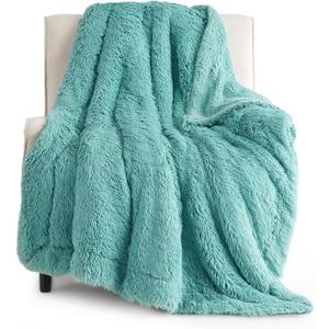 Bedsure Fluffy Green Throw Blanket Gifts for Women, Men, Soft Fleece Cozy Fuzzy Sherpa Plush Warm Minky Thick Faux Fur Throws for Couch, Bed, Green Decor House Blanket Gifts for Mom Dad, 50x60