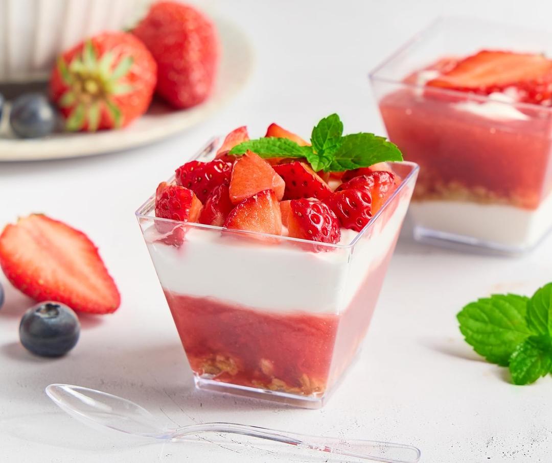 Qeirudu 3 oz Mini Dessert Cups with Lids and Spoons, 50 Pack Plastic Parfait Cups Dessert Shooter Cups for Individual Appetizers Mousse Trifle Ice Cream