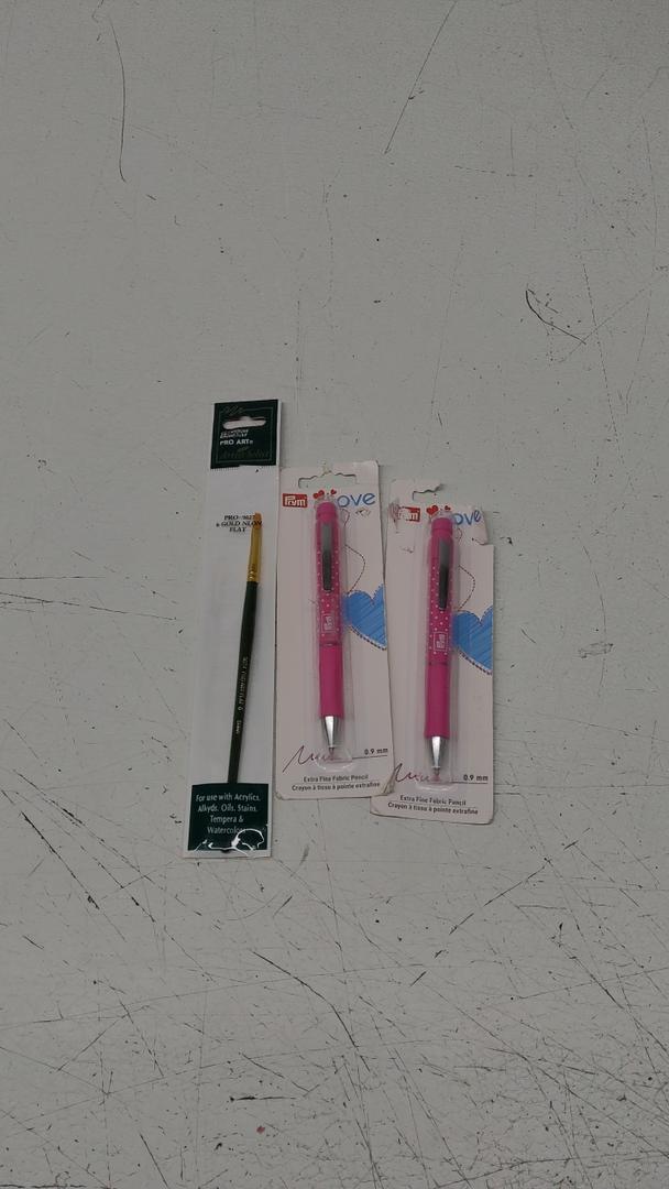 Set Pencils and Brush 3pc