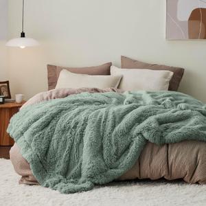 Bedsure Fluffy Sage Green Blankets Queen Size for Bed, Thick Sherpa Faux Fur Fleece Fuzzy Plush Winter Warm Soft Full Queen Blankets, Bedroom Decor Sage Green Gifts Cozy Gifts for Women Men, 90x90