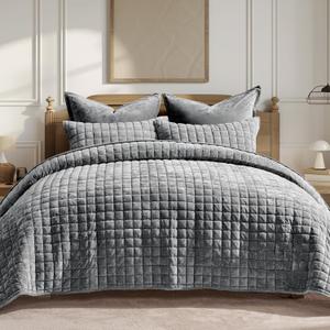 RECYCO Luxury Velvet Quilt Set, California King 118'' x 106'' Oversized Bedspread, Ultra Soft Velvet Comforter, Lightweight Box Stitch Bedding Sets for All Season, with 2 Shams, Charcoal Gray